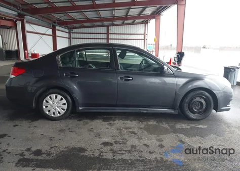 2011 Subaru Legacy 2.5I z USA, uszkodzony, nr VIN 4S3BMBA62B3245704